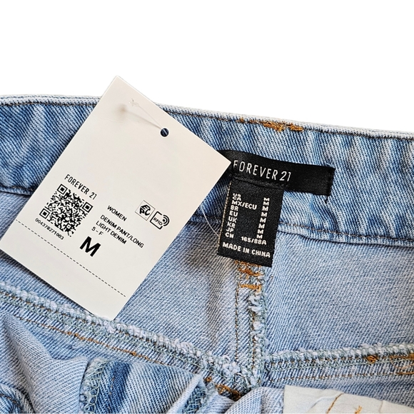 Forever21 F21 Raw Bottom Straight Leg Light Wash Mid Rise Jeans NWT Size M - Picture 4 of 4